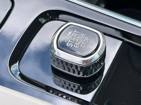 Used 2023 Volvo XC60 B5 Plus image 28