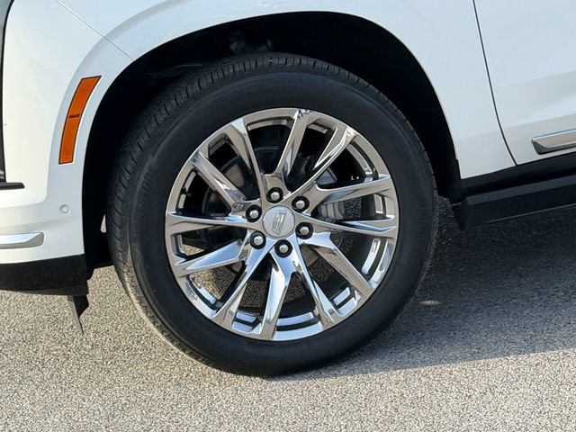 Used 2025 Cadillac Escalade Premium Luxury RWD image 9