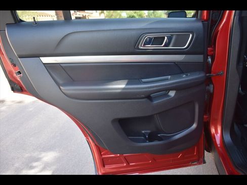 Used 2019 Ford Explorer XLT w/ Equipment Group 202A FWD image 22