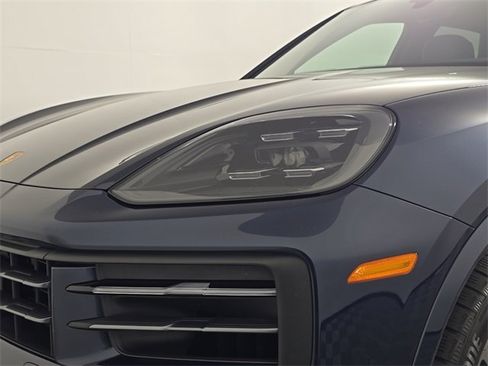 Certified 2024 Porsche Cayenne image 12
