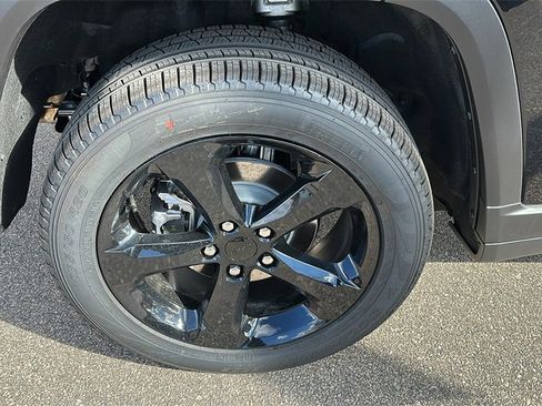 New 2025 Jeep Grand Cherokee Limited w/ Black Appearance Package image 9