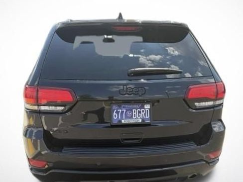 Used 2018 Jeep Grand Cherokee Altitude AWD/4WD image 6