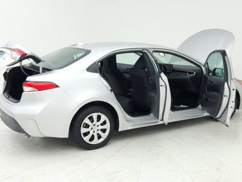 Used 2025 Toyota Corolla LE FWD image 12