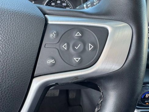 Used 2023 GMC Terrain SLT w/ Tech Package image 16