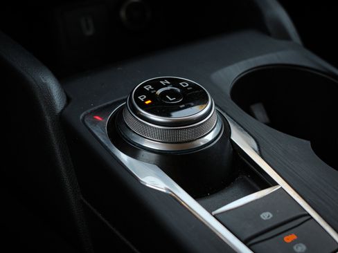 Used 2020 Ford Escape SE image 28