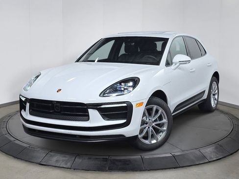 New 2026 Porsche Macan image 1