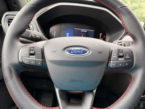 Used 2025 Ford Escape ST-Line AWD/4WD image 17