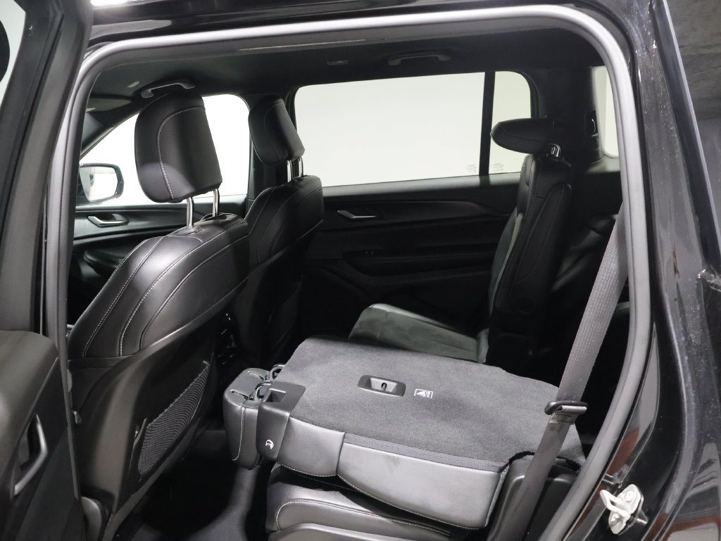 Used 2023 Jeep Grand Cherokee L Laredo AWD/4WD image 19