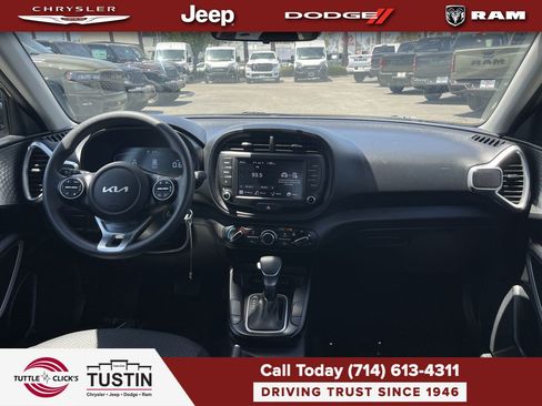 Used 2025 Kia Soul LX w/ LX Technology Package FWD image 12