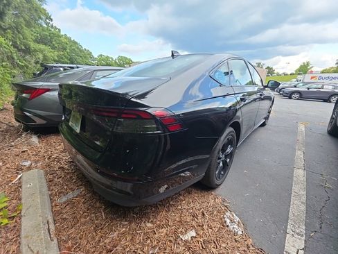 Used 2025 Honda Accord SE image 8