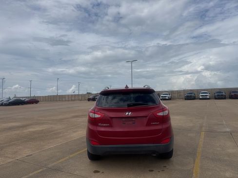 Used 2015 Hyundai Tucson Limited w/ Option Group 03 FWD image 16