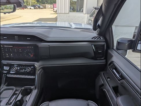 Used 2026 GMC Sierra 2500 AT4X AWD/4WD image 4