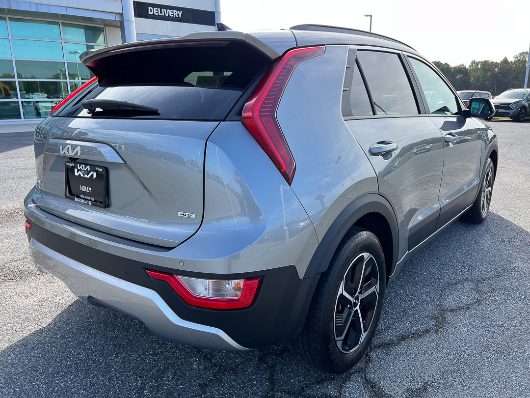 Used 2025 Kia Niro EX FWD image 8