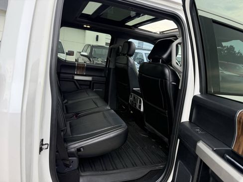 Used 2019 Ford F150 Lariat w/ Equipment Group 502A Luxury AWD/4WD image 15