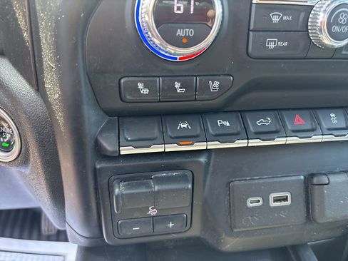 Used 2022 GMC Sierra 1500 AT4 w/ AT4 Premium Package AWD/4WD image 38