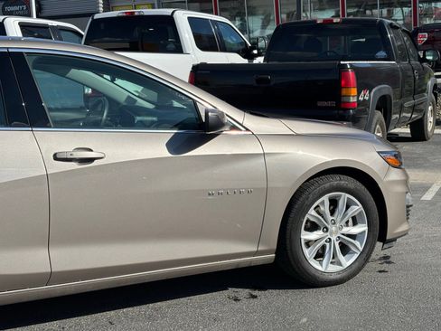 Used 2025 Chevrolet Malibu LT FWD image 4
