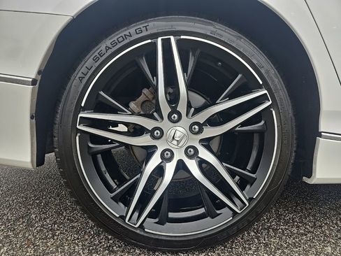 Used 2022 Honda Accord Touring image 11