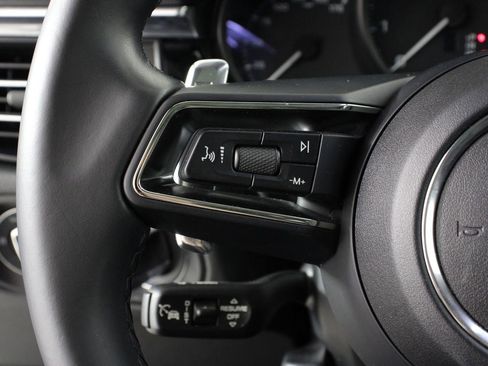 Certified 2024 Porsche Macan image 14