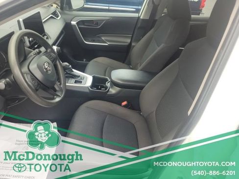 Used 2024 Toyota RAV4 LE AWD/4WD image 30