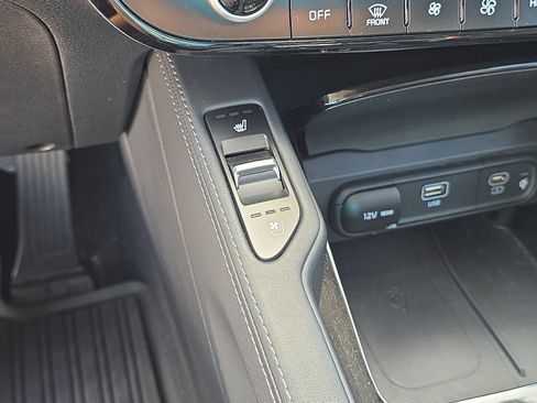 Certified 2023 Kia Telluride EX w/ EX Captain's Chair Package FWD image 29