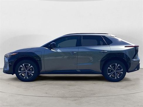 Used 2025 Toyota bZ4X FWD image 2
