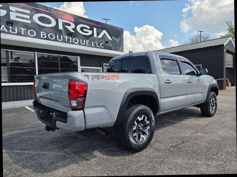 Used 2019 Toyota Tacoma TRD Off-Road w/ TRD Premium Off Road Package AWD/4WD image 10