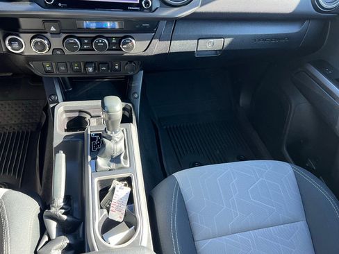 Used 2021 Toyota Tacoma TRD Sport w/ Technology Package image 33