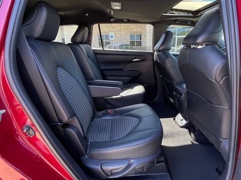 Used 2021 Toyota Highlander XSE image 34
