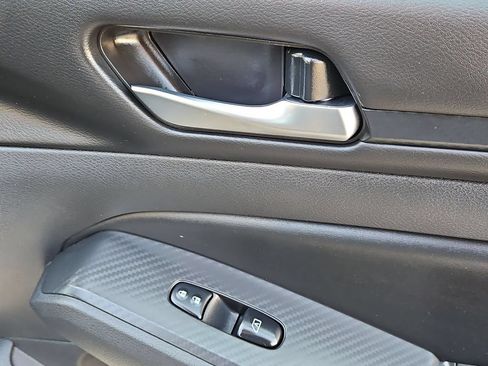 Used 2025 Nissan Altima 2.5 SV FWD image 34