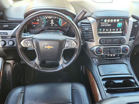 Used 2017 Chevrolet Suburban Premier image 10