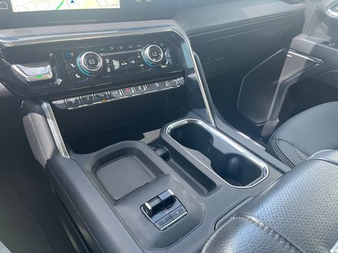 Used 2024 GMC Sierra 2500 Denali w/ Denali Reserve Package AWD/4WD image 23