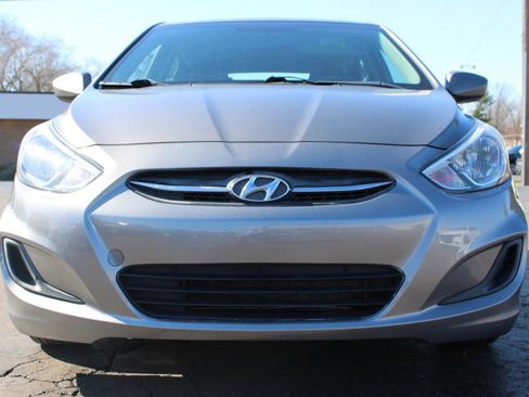 Used 2017 Hyundai Accent SE image 2