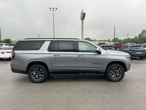 Used 2023 Chevrolet Suburban Z71 w/ Luxury Package AWD/4WD image 3