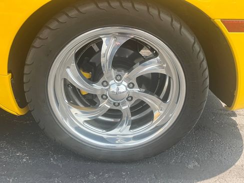 Used 2005 Chevrolet SSR w/ Preferred Equipment Group RWD image 24