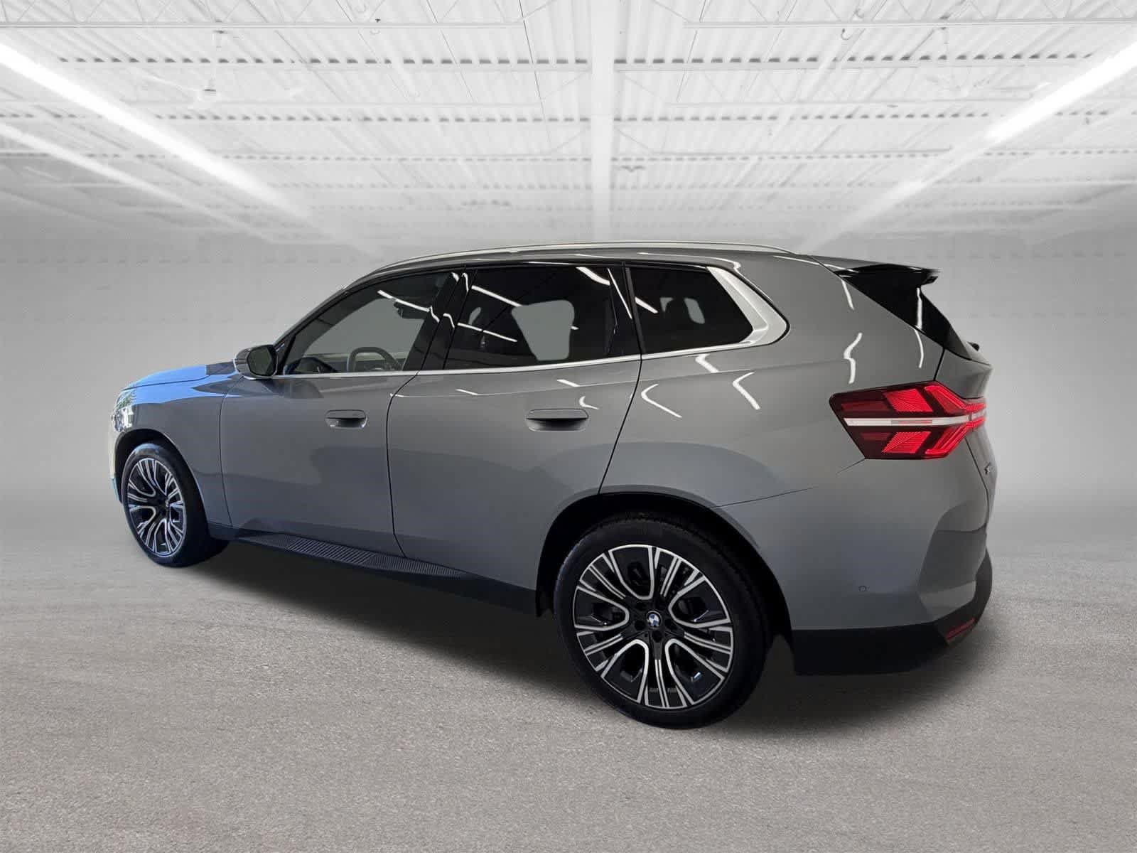 Used 2025 BMW X3 xDrive30i AWD/4WD image 3