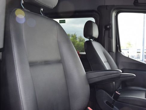 Used 2024 Mercedes-Benz Sprinter 2500 image 17