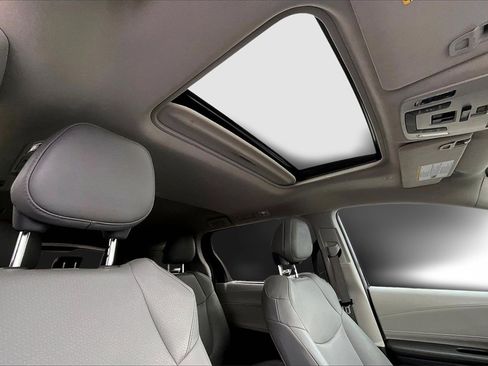 Used 2024 Toyota Sienna XLE image 13