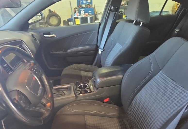 Used 2021 Dodge Charger SXT w/ Blacktop Package RWD image 9