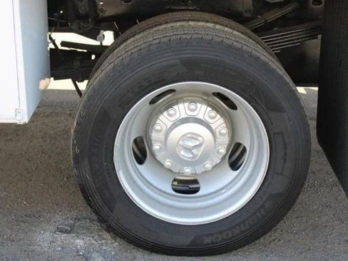 New 2022 RAM 5500 Tradesman image 14