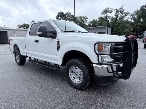 Used 2022 Ford F250 XL w/ Power Equipment Group AWD/4WD image 2