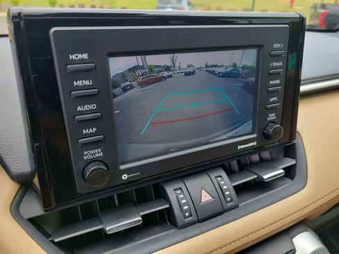 Used 2021 Toyota RAV4 XLE Premium FWD image 31