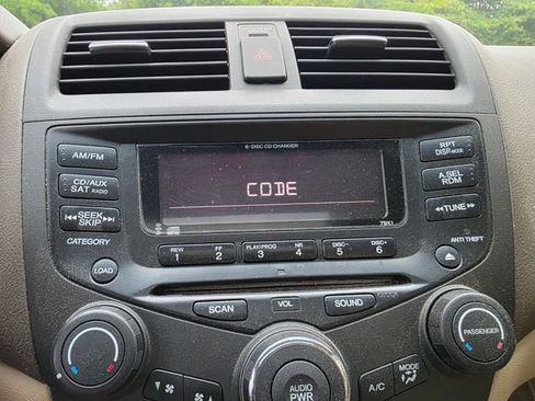 Used 2004 Honda Accord EX image 21