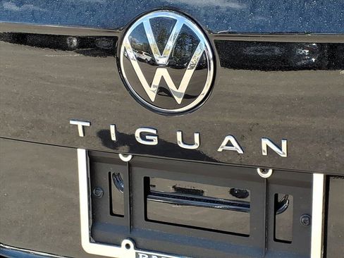 Used 2024 Volkswagen Tiguan SE R-Line FWD image 5