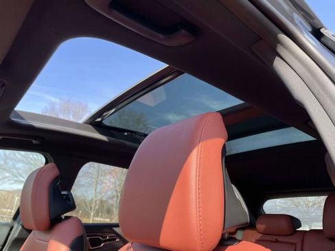 Used 2025 Kia Sportage SX image 23