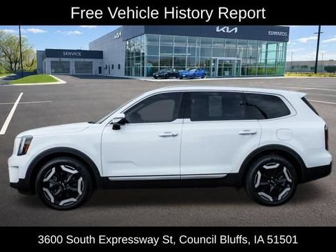 Used 2025 Kia Telluride EX w/ EX Captain's Chair Package AWD/4WD image 3