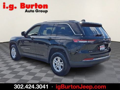 Used 2023 Jeep Grand Cherokee Laredo AWD/4WD image 4