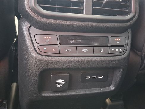Used 2024 Honda Pilot Elite image 11