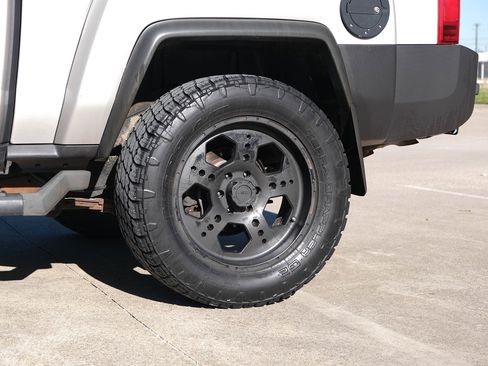 Used 2009 HUMMER H3T Alpha image 8