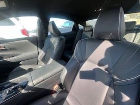 Used 2025 Toyota Crown XLE image 12