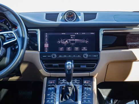 Used 2020 Porsche Macan image 14